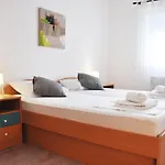 Alavuk Apartment Pula